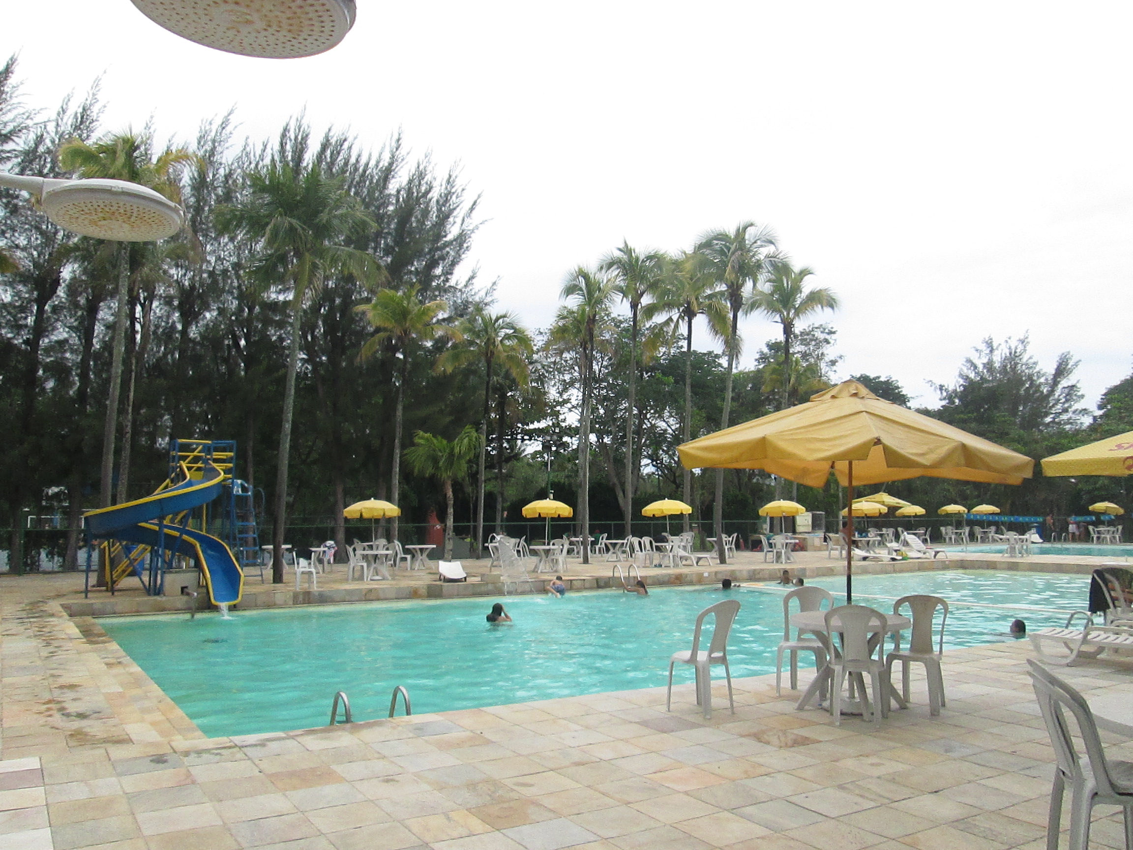piscina aberta ao público sábado domingo e feriados. clube dos